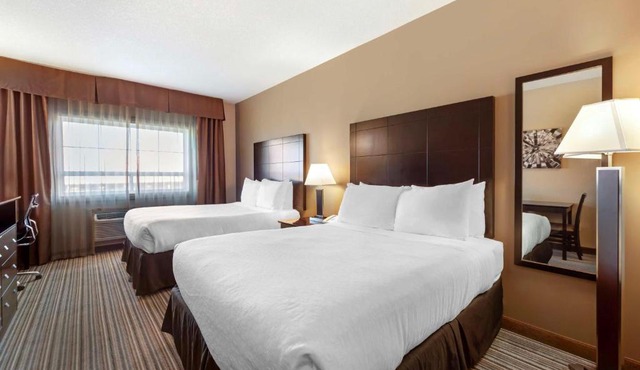 Best Western Plus Peace River Hotel & Suites in Peace River
