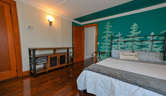 Bikes n' Beds- 2 bed/1 bath unit near Kettle Moraine!
