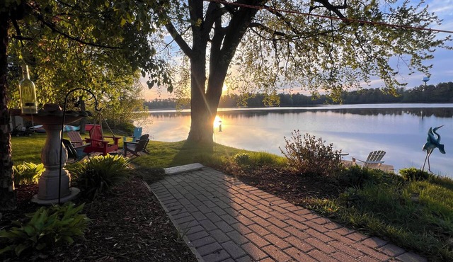 Blue Heron Oar’asis - 3BR Riverfront Home with Kayaks, Canoe & Fire Pit in Schofield