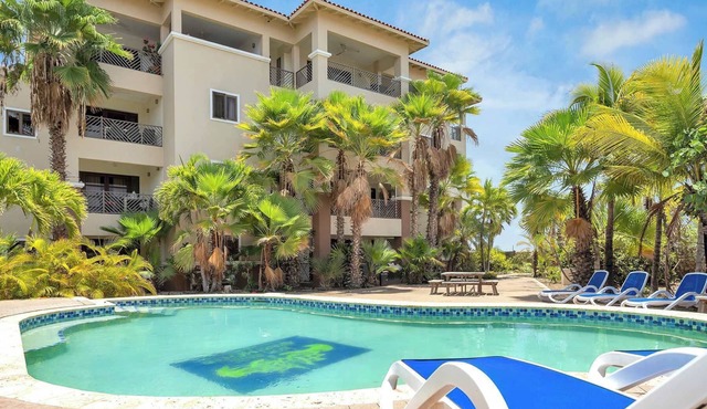Bon Bida Flamingo with refreshing shared swimming pool