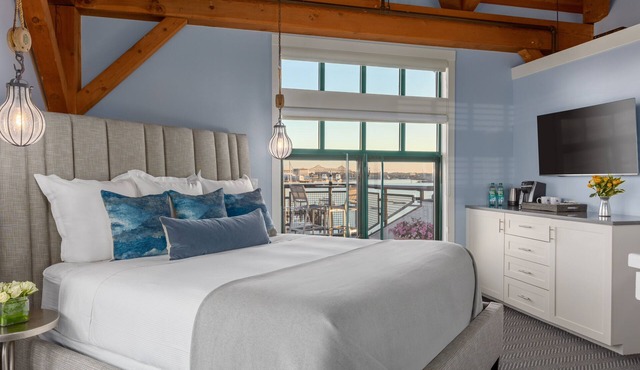 Boston Yacht Haven Inn & Marina