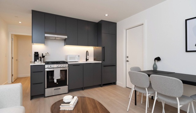 Brand New Cozy Suite near Collingwood School