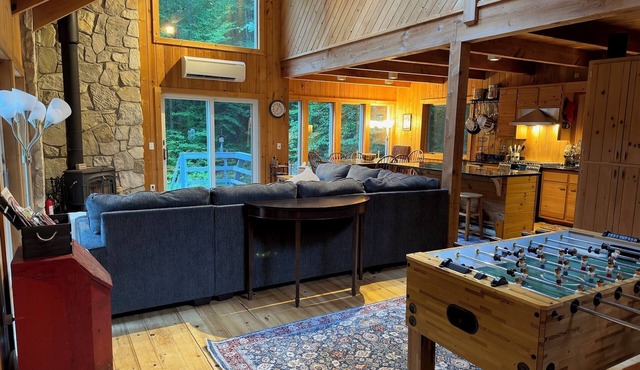 Breathtaking Post & Beam minutes from Jiminy Peak, Williamstown, Lenox & hiking