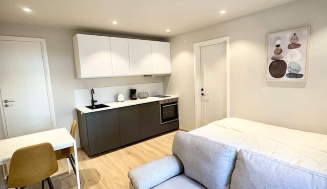 Bright & Cozy Studio - Central Location