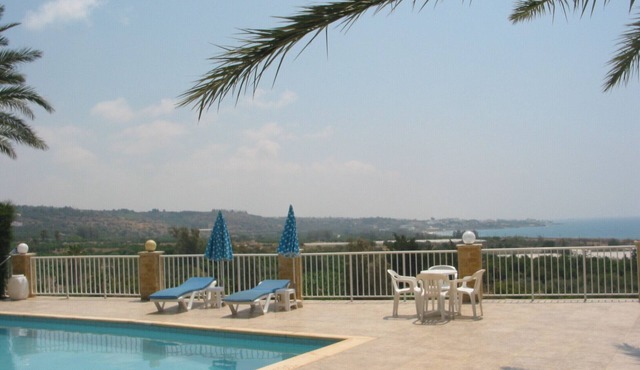 Bungalow, en-suite, sea view, pool, walking distance, peacefull & quiet