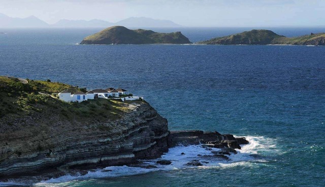 Cap au Vent- Set over the sea, privacy & unique views, Italian/Mexican influence