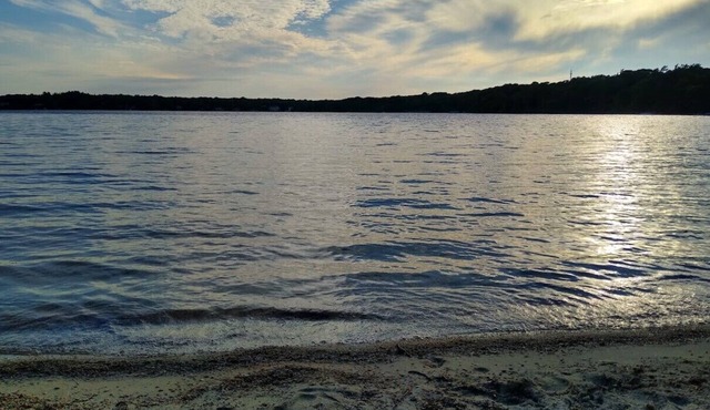 Cape Cod Cottage, Short Walk to Wequaquet Lake Private Beach and Cranberry Bogs in Barnstable