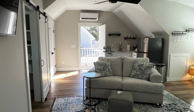 Carriage House within 5 minute walk of Old Town Bluffton in Bluffton