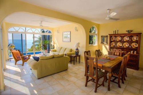 Casa de La Paz - Beautiful Beachfront Villa
