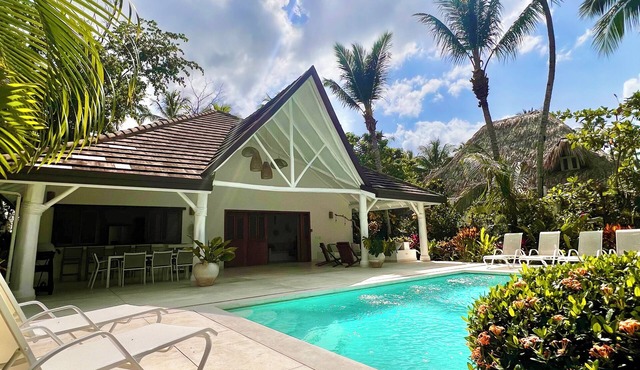 CASA ISLA, 3 Bed Lux Villa w/Private Pool -2 minute walk to stunning beach! in Las Terrenas