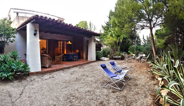 Casale dei pini in Sicily between countryside and sea