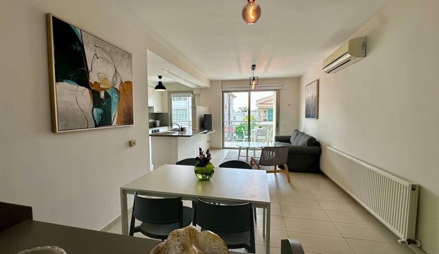 Central Luxurious 2 bedroom flat