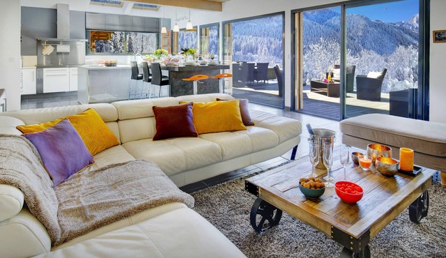 Chalet de Rollon - mountain home for 9, hot tub & office - OVO Network in Thônes