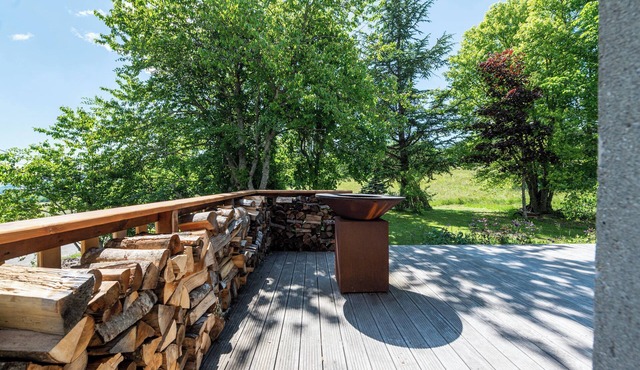 Chalet 'Le De Plainpalais' with Mountain View, Private Terrace and Wi-Fi in Les Deserts
