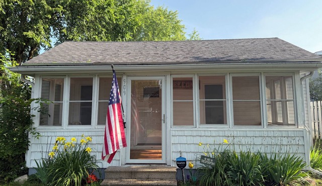 Charming 2-bedroom house with AC, WiFi in serene Black River Falls.