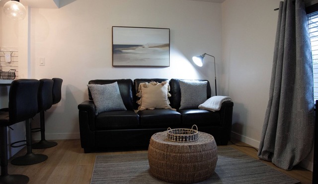 Charming 2 Bedroom Apartment in the Heart of Port Dalhousie