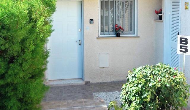 Charming 2-bedroom apartment with WiFi, AC in pleasant Pegeia
