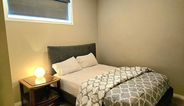 Charming 2-Bedroom Basement Suite: Comfort & Convenience Await in Prime Location in Calgary