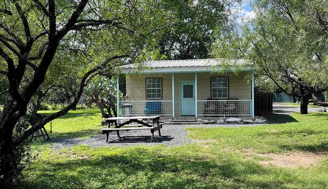 Charming 2-bedroom cabin right on the Frio River - Cabin #1
