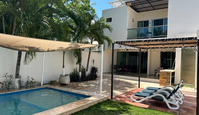 Charming 3-bedroom Private Pool Villa with AC and WiFi in enjoyable Mérida