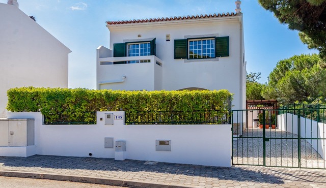 Charming 4 bedroom villa with private pool 600m from the beach - 13136/AL