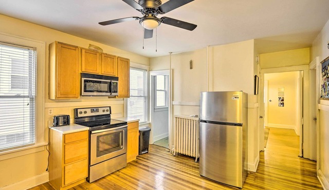 Charming Albany Retreat ~ 3 Mi to Downtown! in Albany