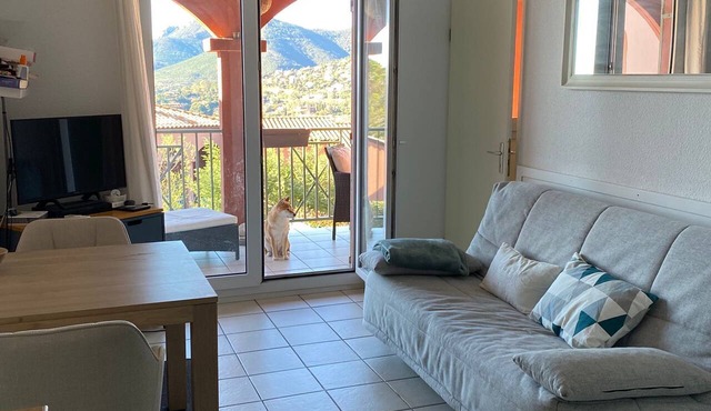 Charming apartment for 2 persons in quiet location, sea view, communal pool in Théoule-sur-Mer