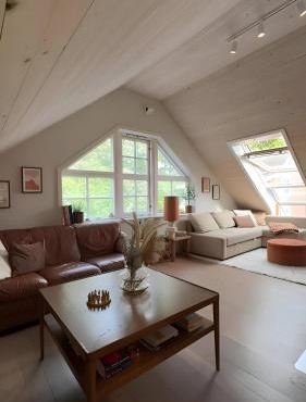 Charming apartment by the sea