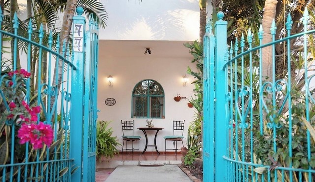 Charming casa, 1 block to the beach- safe, quiet, excellent wifi, AC in Punta de Mita