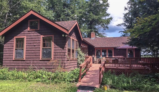 Charming cedar shingle cottage in Otis