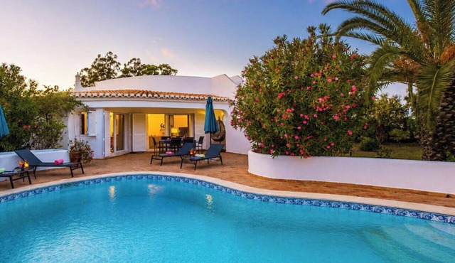 Charming getaway w/pool & BBQ in Armação de Pêra