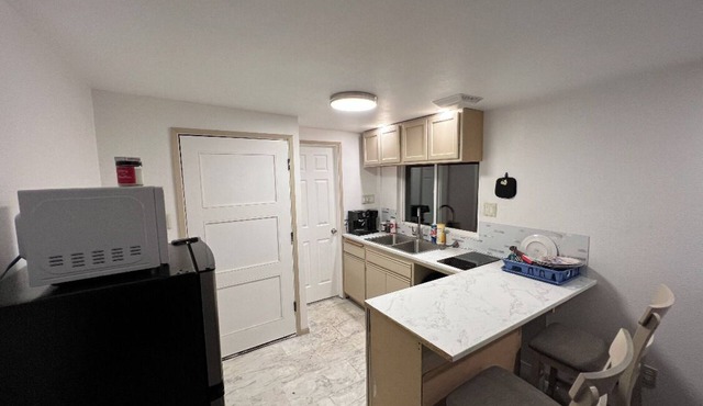 Charming Getaway: Cozy Comfort & Modern Amenities in a Prime Location in Palmdale