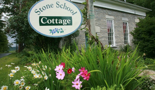 Charming historic cottage on scenic road to Mt. Greylock