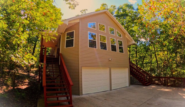 Charming Private Setting Tree House, Fully Immersed In Nature On 2+ Acres in Camdenton