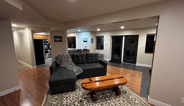 Charming suite in Cedar (Nanaimo) w/wood burning fireplace & A/C. Pet friendly! in Nanaimo