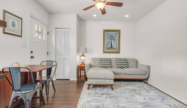 Charming villa steps from the water in beautiful Pensacola