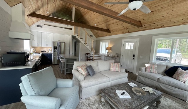 CHARMING WATERFRONT HOUSE, BOAT DOCK, 3 MILES TO OWA, 15 MILES TO ORANGE BEACH in Elberta