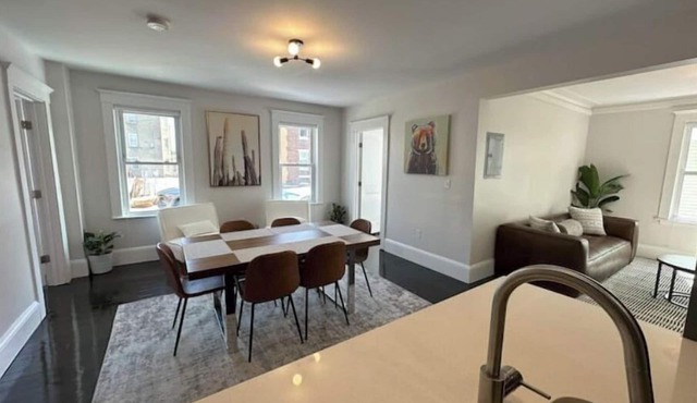 Chic Downtown Salem 3 Bedroom w/Parking