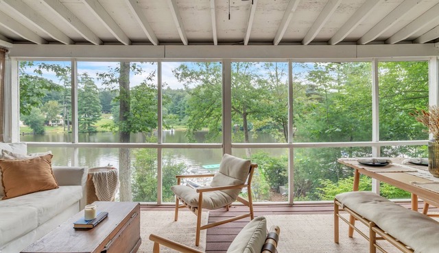 Chic & Modern Studio Lakefront House with Loft and private dock on Cedar Lake
