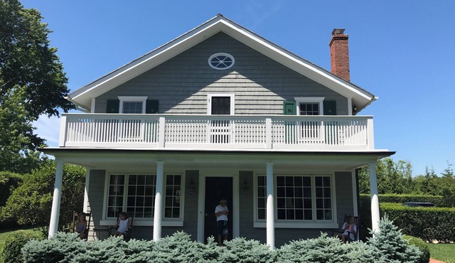 Classic Bridgehampton Farmhouse - Heated Pool - South of Highway - Walk to Town in Bridgehampton