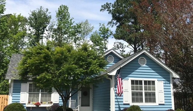 Comfortable Midtown Cottage in Quiet Neighborhood