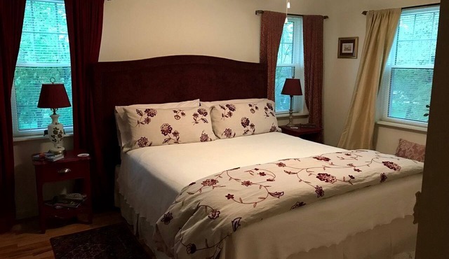 Comfortable Weekend Getaway with Breakfast Available in Elkhorn, Wisconsin