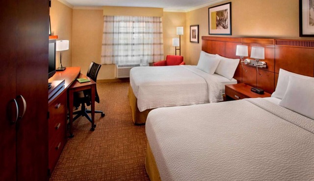 Convenient Stay! 2 Comfortable Units, Pet Friendly Accommodation! in Danvers