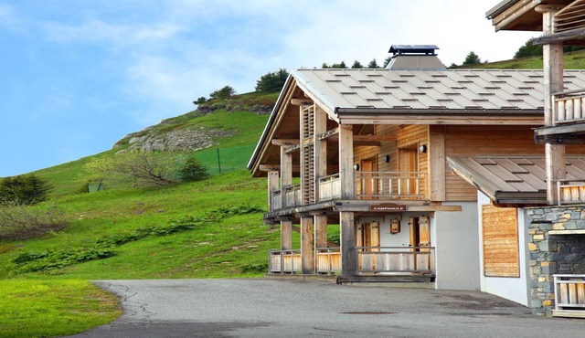 Cozy Alpine Apartment for 6 in Arâches-La-Frasse