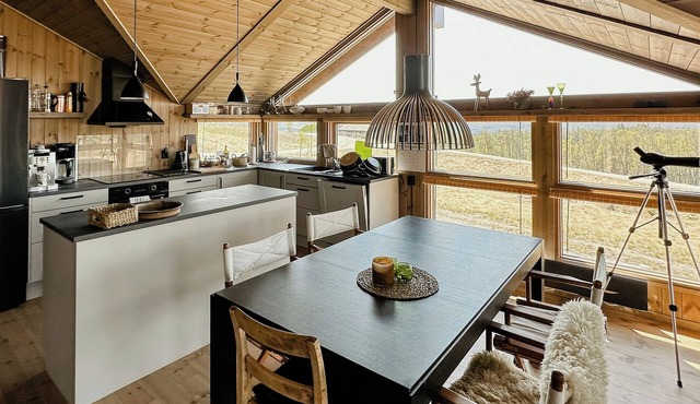 Cozy cabin with mountain views in Oppheimåsen