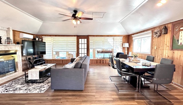 Cozy Niagara Riverside House Cottage – Breathtaking Views & EV Charger in Fort Erie