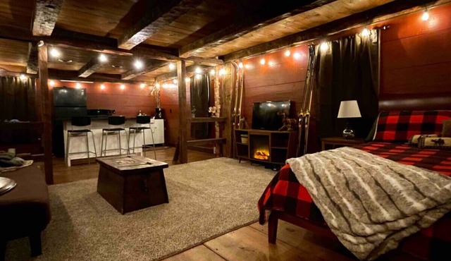 Cozy Rustic Apt in 18th c Berkshire Farmhouse