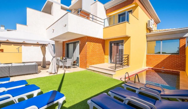 Cozy villa with pool and Barbecue in Albufeira