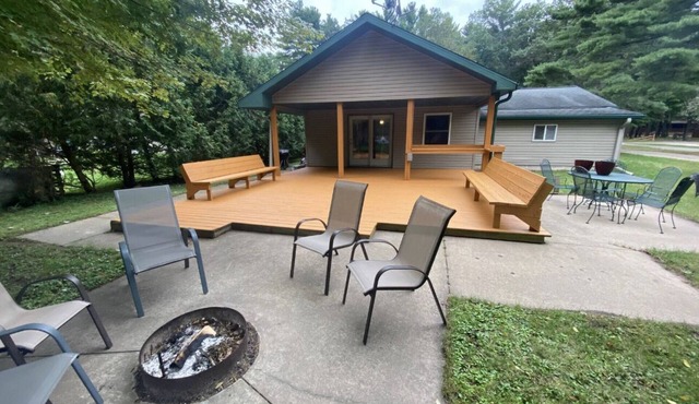 Cozy Wisconsin home a block off Lake Arbutus.