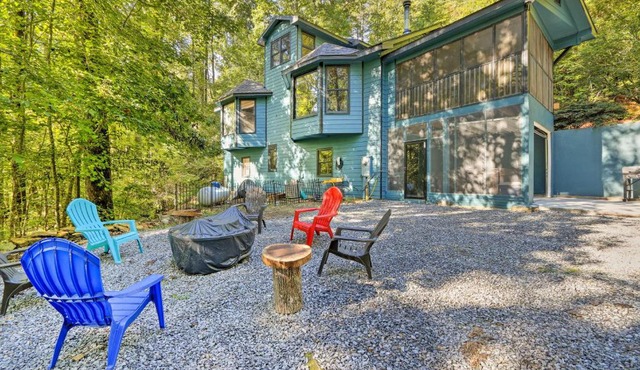 Custom-Built Luxury Cabin w/Tesla Charger! in Ellijay